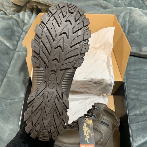 Free Soldier Men’s Boots - Picture 3 of 5